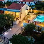 Family Friendly House With A Swimming Pool Supetar, Brac - 23813 Hébergement de vacances *