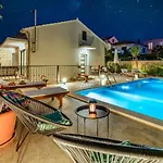 Hébergement de vacances Family Friendly House With A Swimming Pool Supetar, Brac - 23813 Supetar
