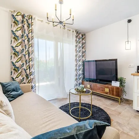 Dom wakacyjny Family Friendly House With A Swimming Pool Supetar, Brac - 23813 Supetar