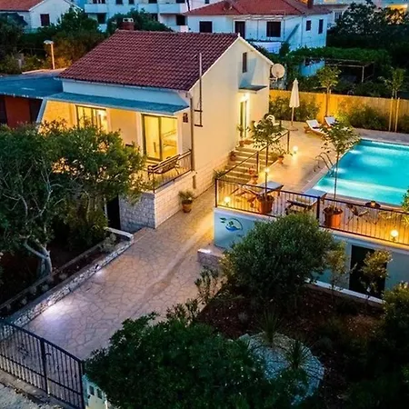 Family Friendly House With A Swimming Pool Supetar, Brac - 23813 Dom wakacyjny *