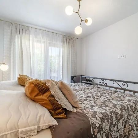 Family Friendly House With A Swimming Pool Supetar, Brac - 23813 Dom wakacyjny *