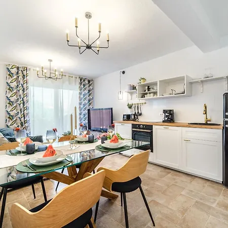 Dom wakacyjny Family Friendly House With A Swimming Pool Supetar, Brac - 23813