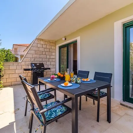 Dom wakacyjny Family Friendly House With A Swimming Pool Supetar, Brac - 23813 *